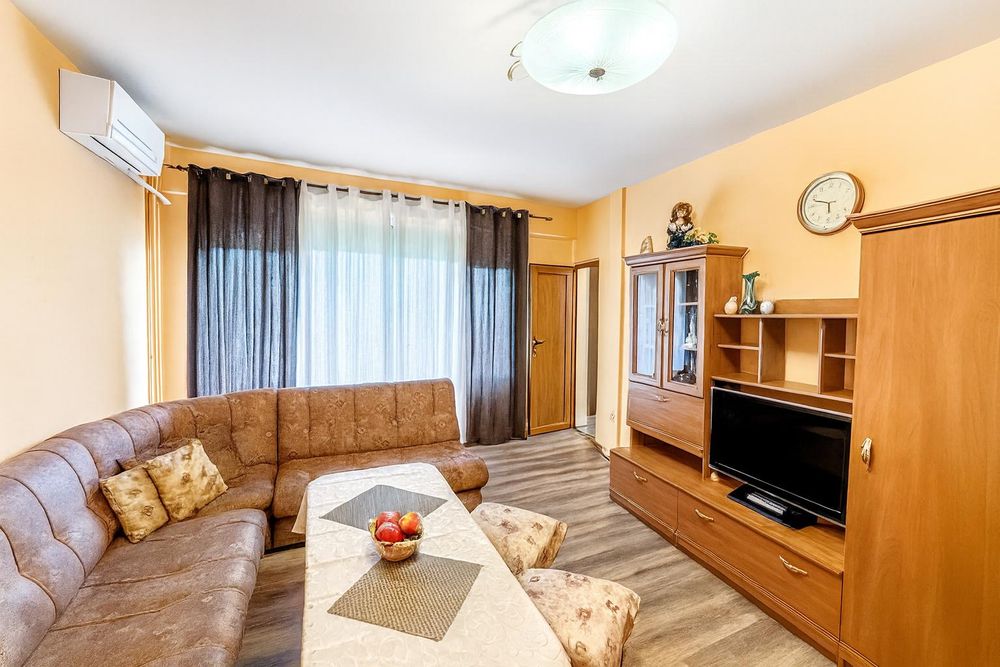 Дава се под наем Тристаен апартамент в Пловдив, Изгрев - 76 кв.м за 306 € - Снимка #1