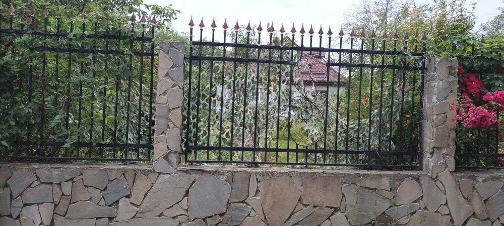vand casa P+M cu teren de 2000 mp