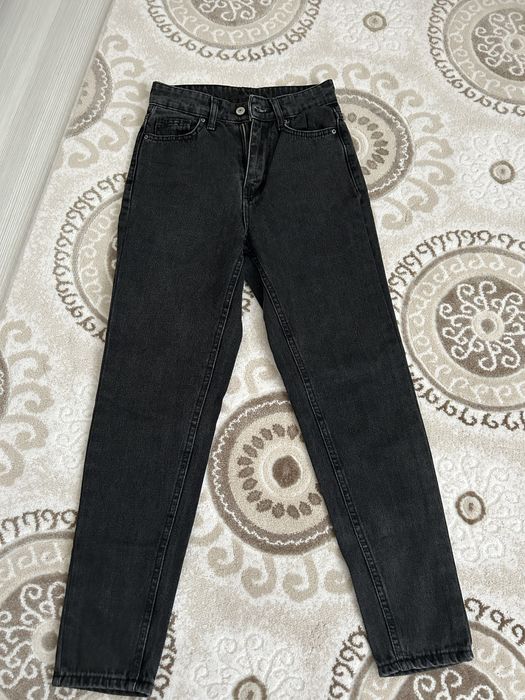 Дънки на Stradivarius и Н&М