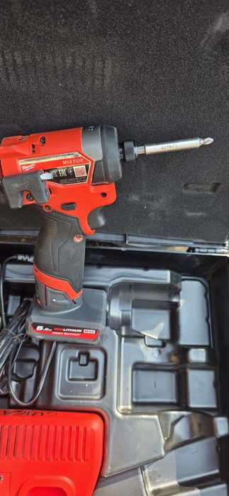 Filetanta biti milwaukee fid2 m12 , acumulator 5 ah ,incarcator,cutie