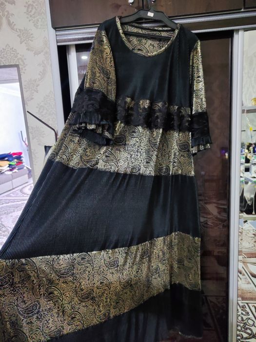 Женские нарядые платья 52-54