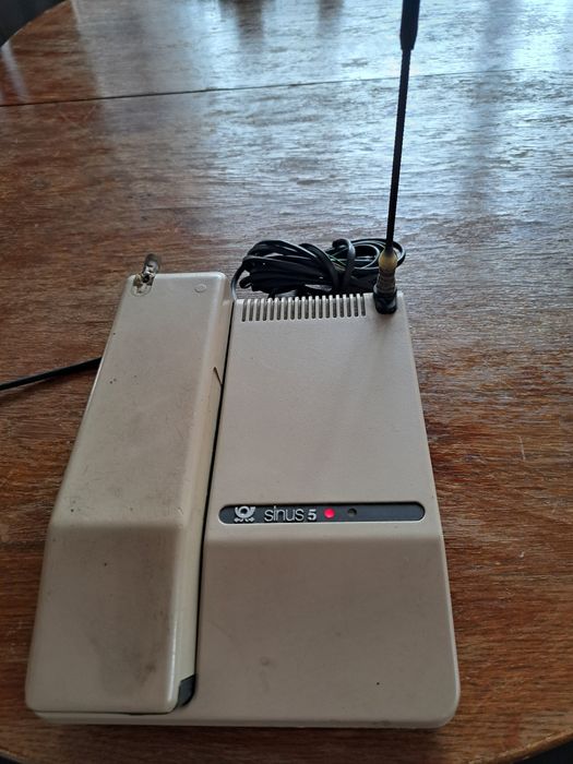 Продавам радио телефон