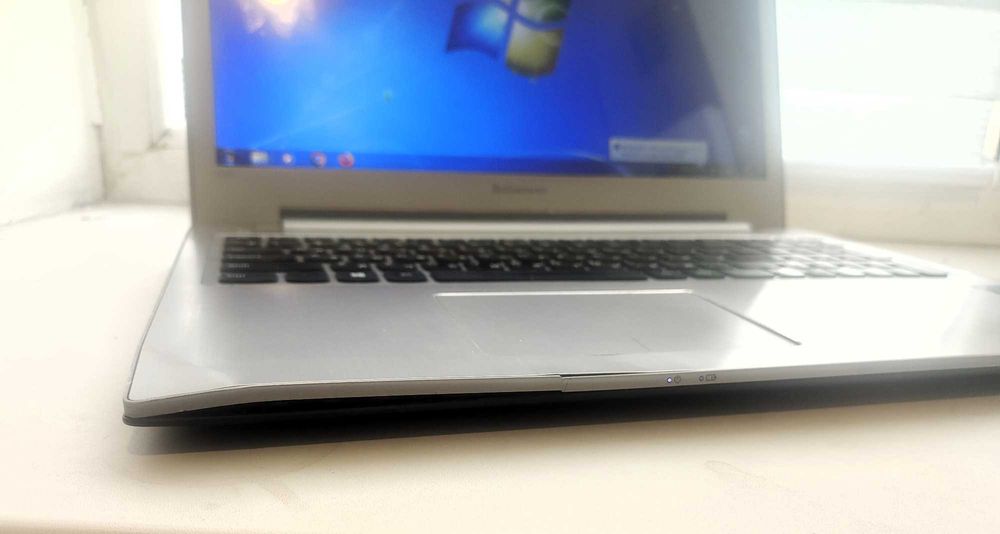 Lenovo IdeadPad Z500 Core i3, 8ГБ, зарядка, мышка и сумка.