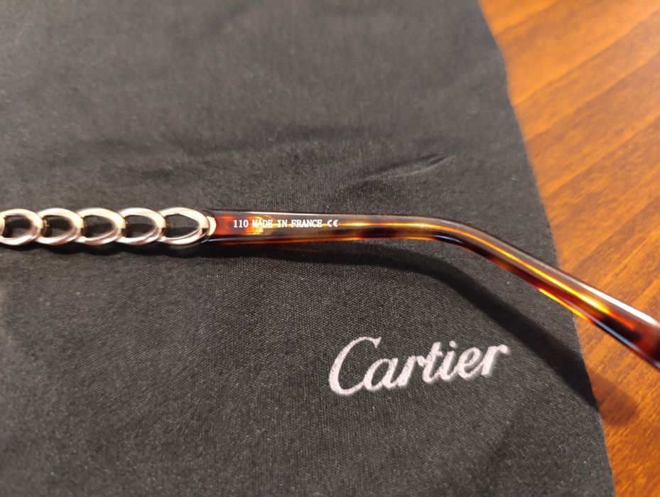 Дамски слънчеви очила Cartier.