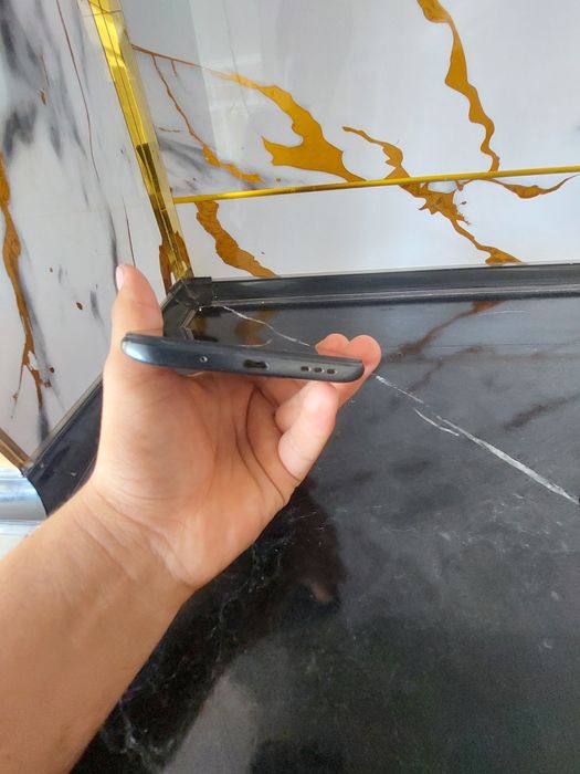 Redmi 10 A karobka bor aybi imeka hamma joyi ishledi