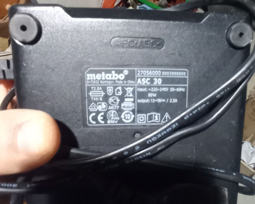Зарядно  METABO SC 30 + батерия 2.0Ah 18v.