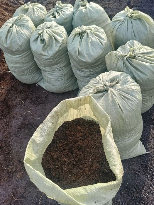 Перегной,песок, щебень, отсев.