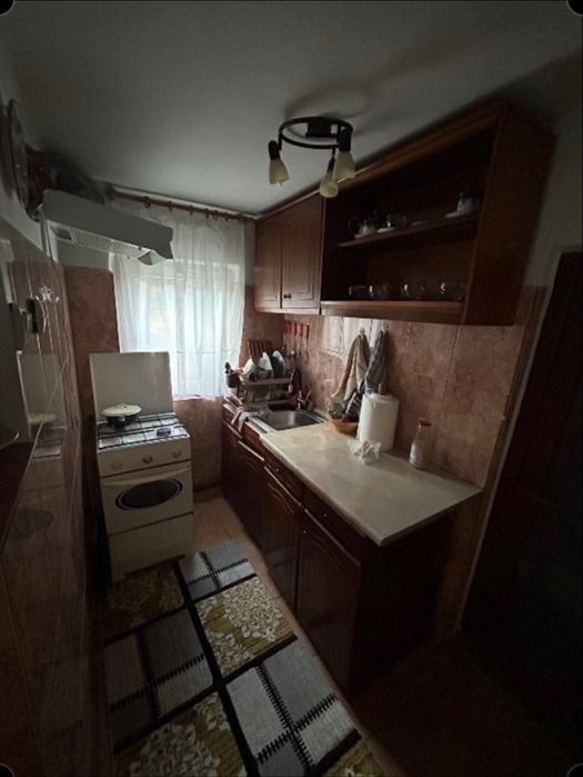 Inchiriez casa cu teren