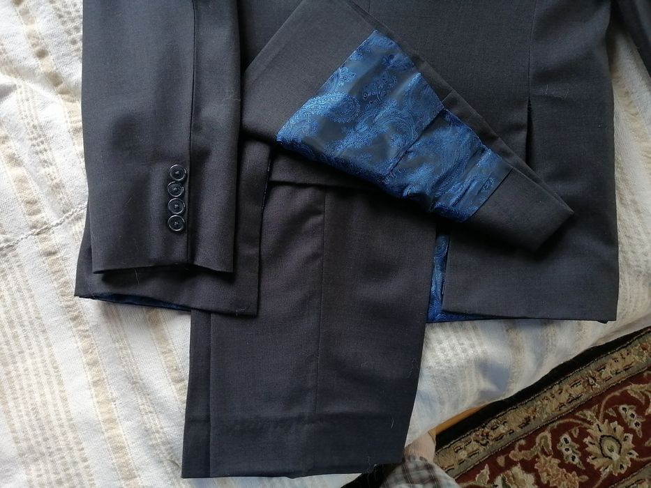 Мъжки костюм фина 100% вълна