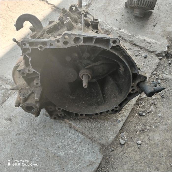 Vând diferite piese pentru Peugeot 307 Hatchback 1.6 HDI  model 2005