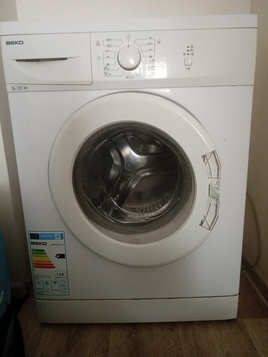 Рабочая стиральная машина