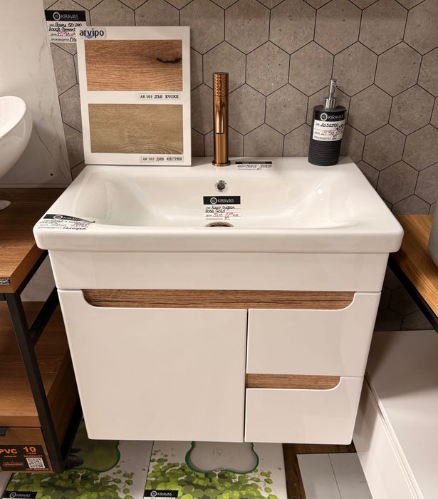 Нови мивки и шкафове за баня / тоалетна