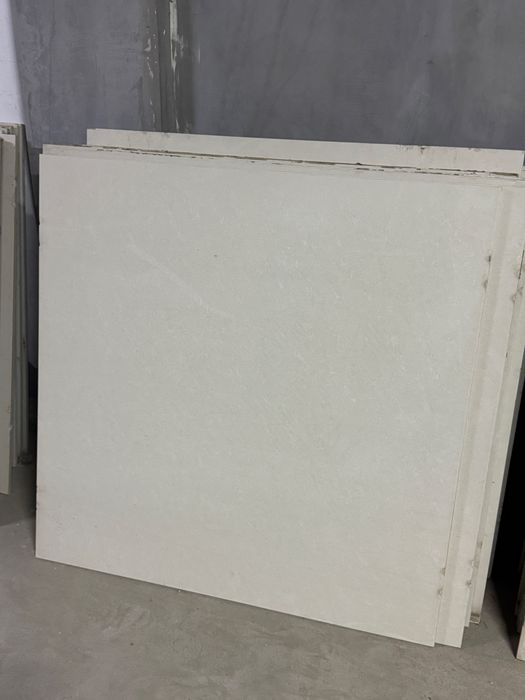 Продам керамогранит бежевого цвета