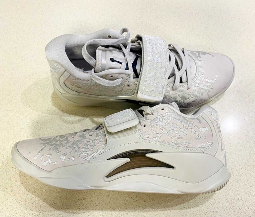 Nike Zion 3 M.U.D. – чисто нови маратонки, номер 42.5