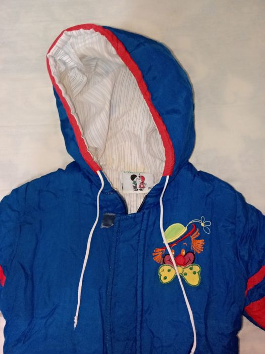 Yosh bolalar kombinezoni