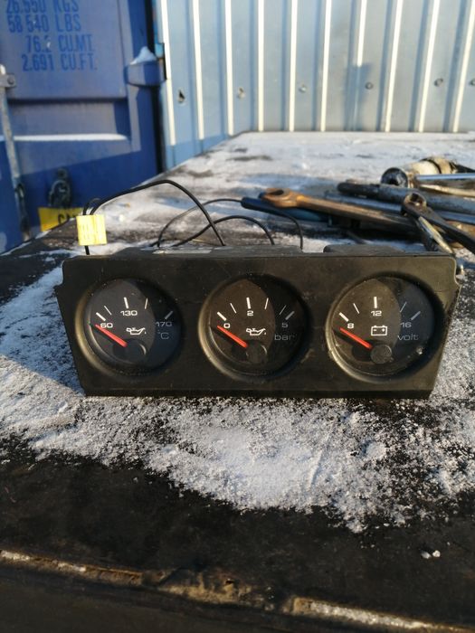 Продам на ауди б4 Доп приборы