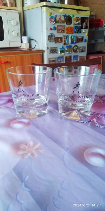 Бокалы и фужеры.