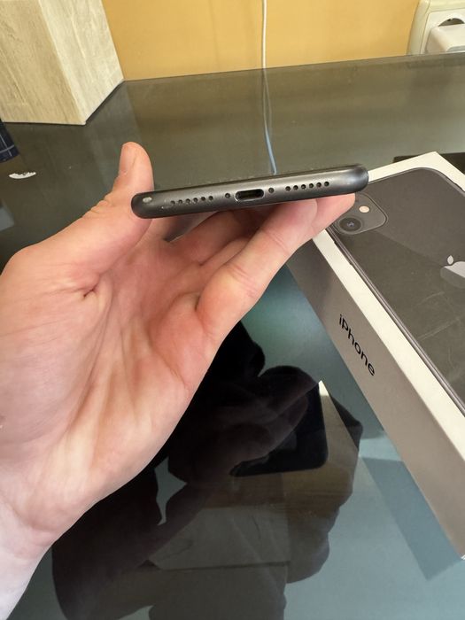 iPhone 11 Black/64gb/77%