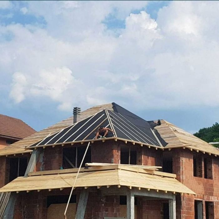 Tip Serviciu: Vopsire acoperis tabla, Constructie acoperis nou, Sarpante, Sisteme pluviale - jgheaburi - burlane, Curatare acoperis, Dulgherie,
