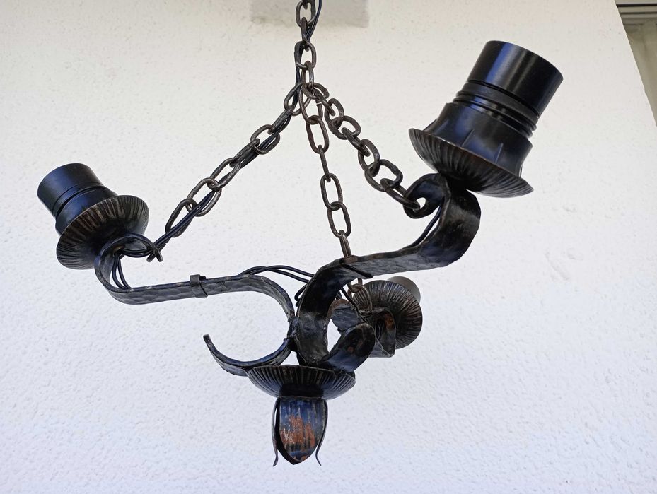 Стари полюлеи от ковано желязо 2 бр.