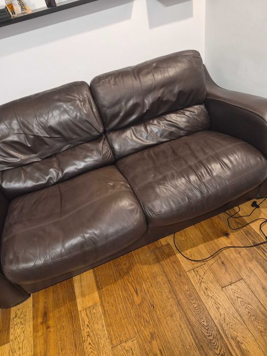 Canapea piele maro,excesiv de comoda,neuzata,model deosebit