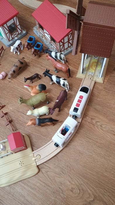 Vând statie, gara tren lemn XXL set mare de șine de lemn playtive / jucării din lemn