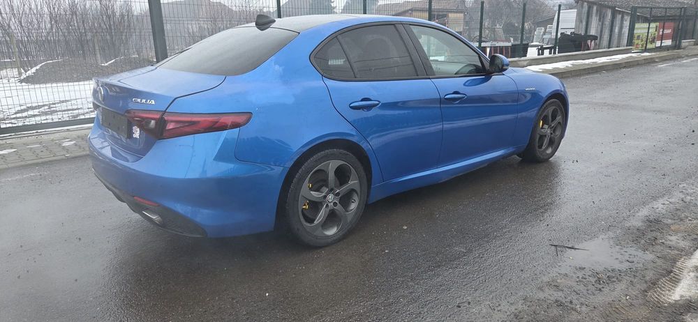 Alfa Romeo Giulia Veloce Avariat Ușor  4Q AWD  280CP Full Options