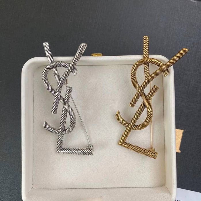 C*h*a*n*e*l брошка