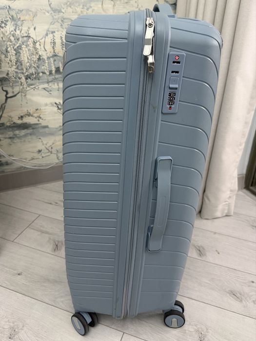 Чемодан большой