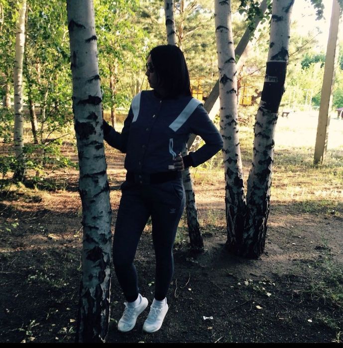 Продам спортиный костюм адидас