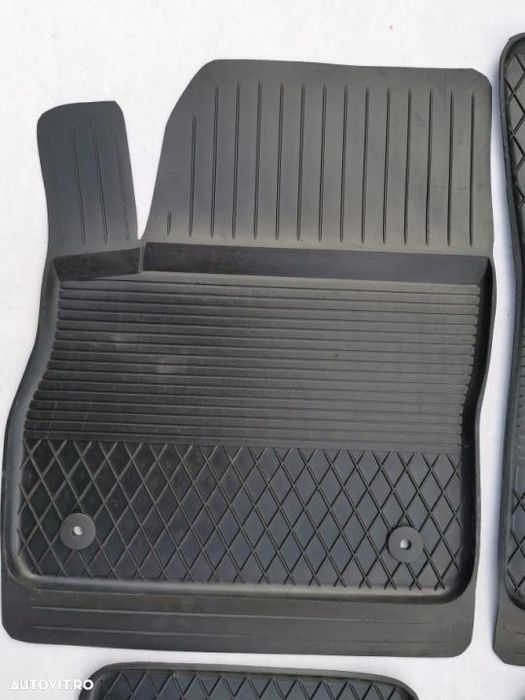 Covorase cauciuc tip tavita  Astra K 2015-2022 cu clipsuri de prindere