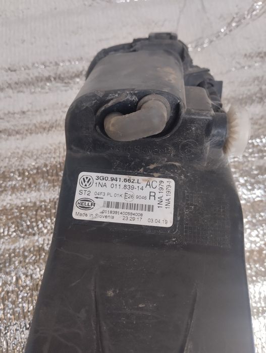 Десен халоген от Vw Passat b8