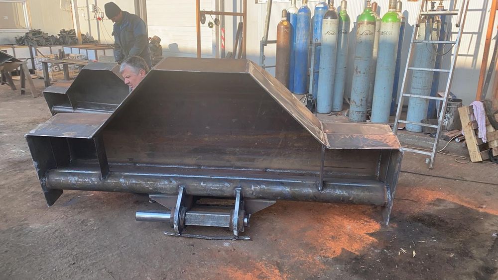 Cupa rigola buldoexcavator si excavator