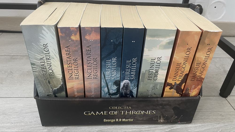 colectia de carti Game of Thrones