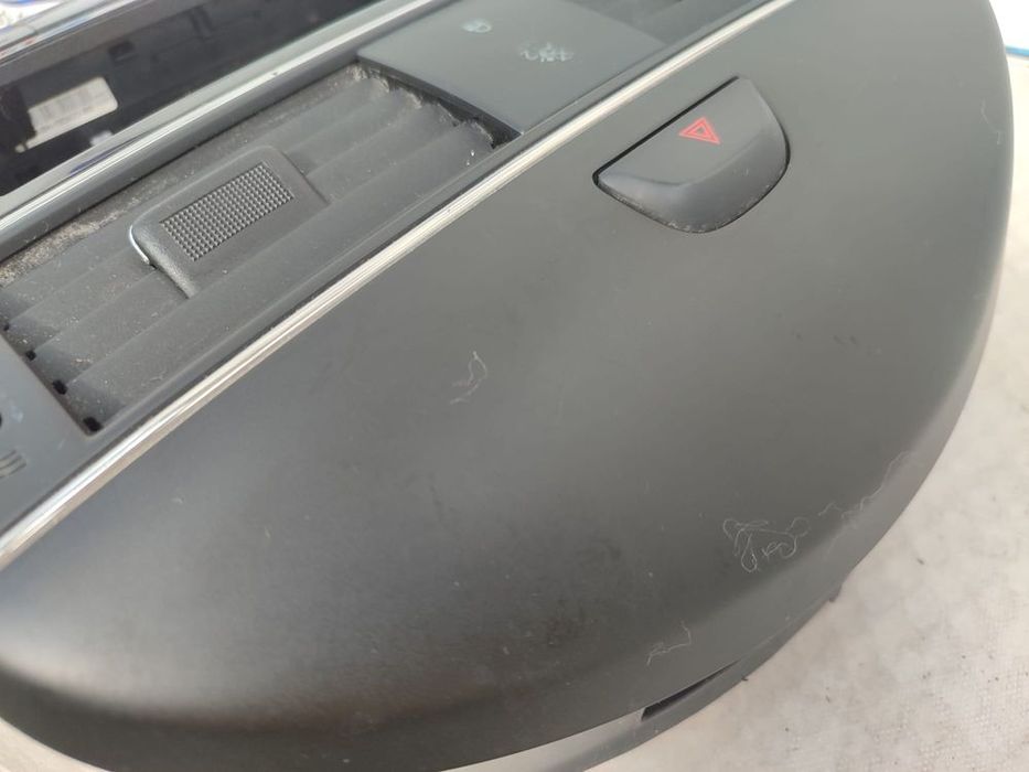 PANOU COMANDĂ CLIMA / CONSOLĂ CENTRALĂ + GRILE VENTILAȚIE NISSAN PULSAR (C13) 2014–2018 / COD OEM VPEASH-18D422-BB (5E2)