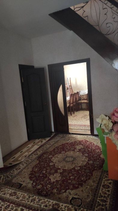 Ховли сотилади, 9 сотих + 4 сотих захват. Райцентърдан кирилади.