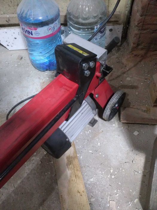 Цепачка за дърва, машина за цепене на дърва