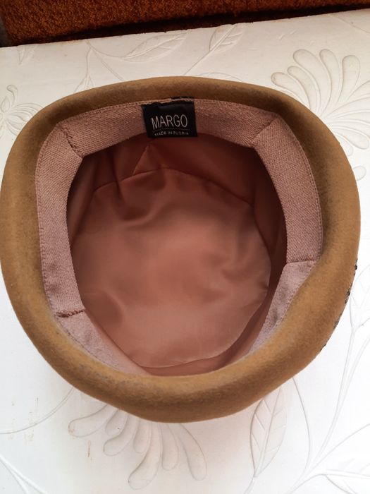 Берет женский продам.