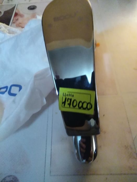 Продам смесители для кухни новые в наличии есть два штуки