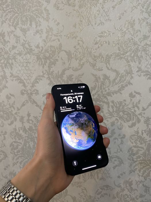 Продам iPhone 13