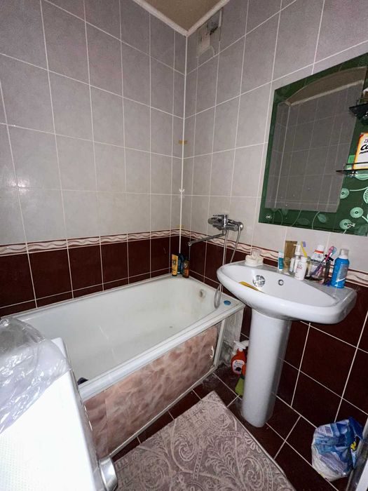 Продам 2 комнатную 8 микрорайон