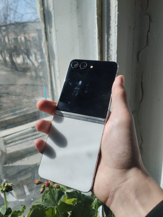 продам z flip 5 256 Гб