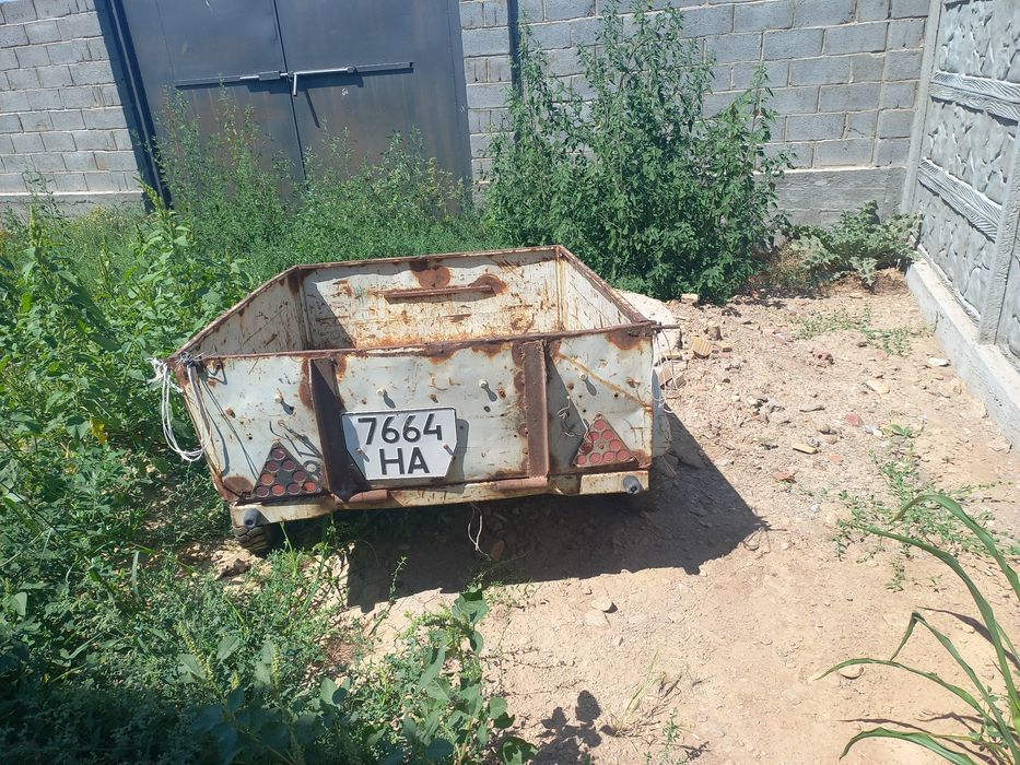 Полу прицеп заводскоц германскиц
