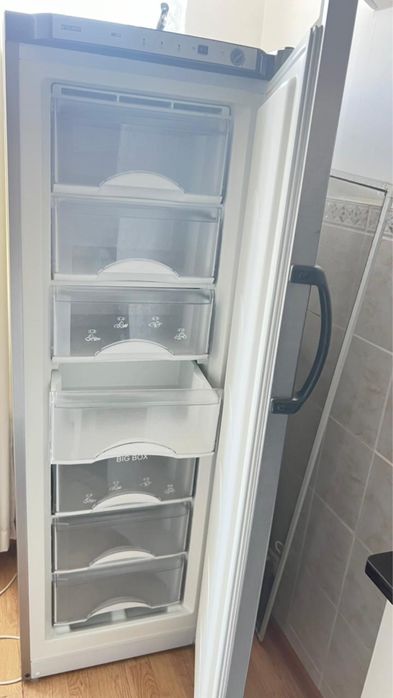 Продаем морозильную камеру