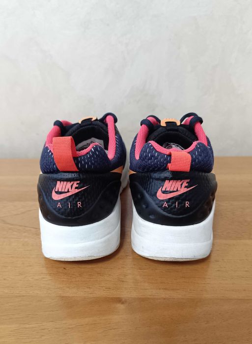 Nike Air Max Motion-В Добро Състояние