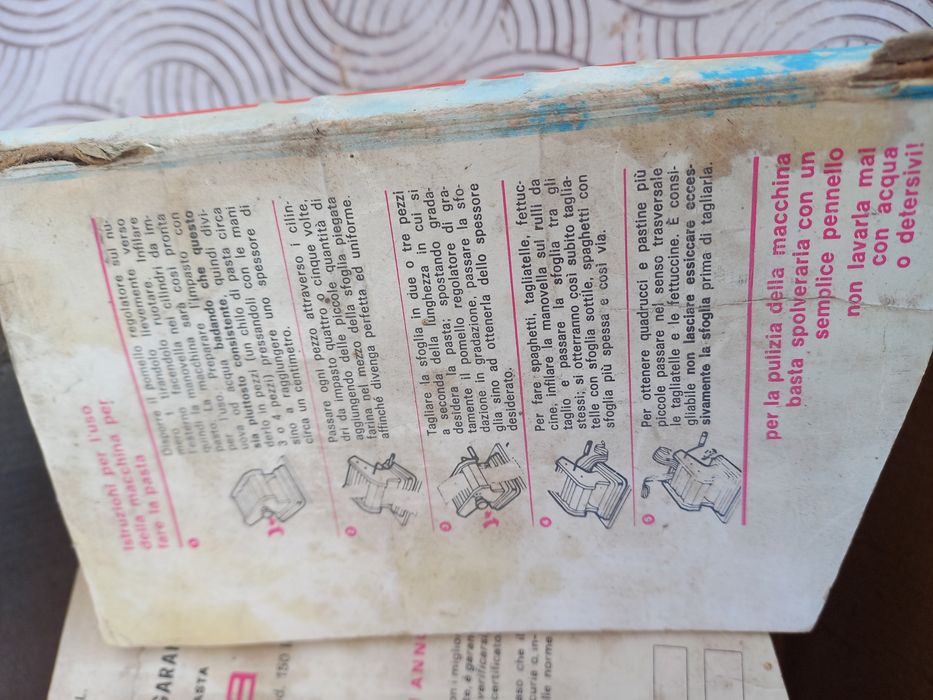 Maṣină pentru făcut paste ṣi tăiței