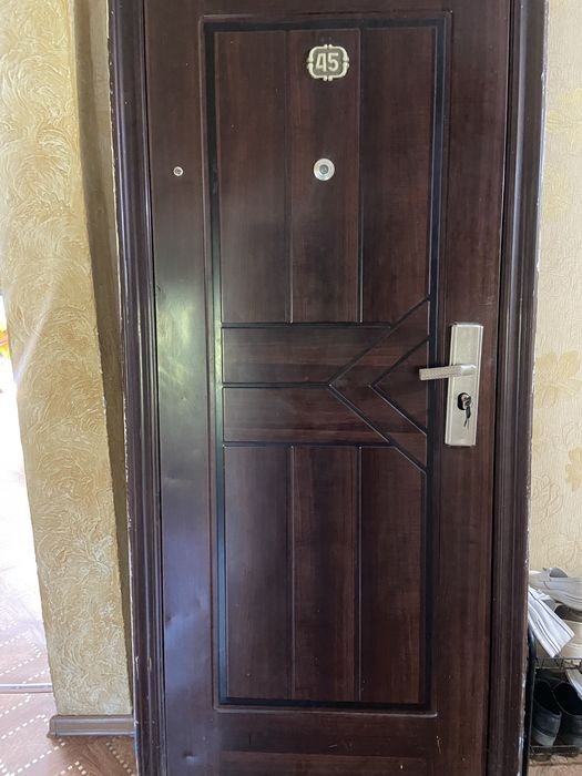 Продам б/у входной дверь