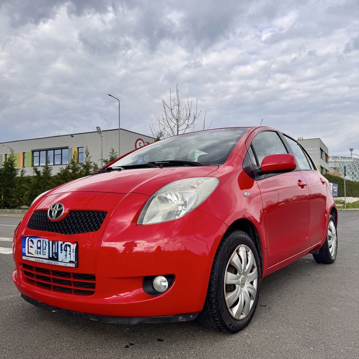 Vând Toyota Yaris