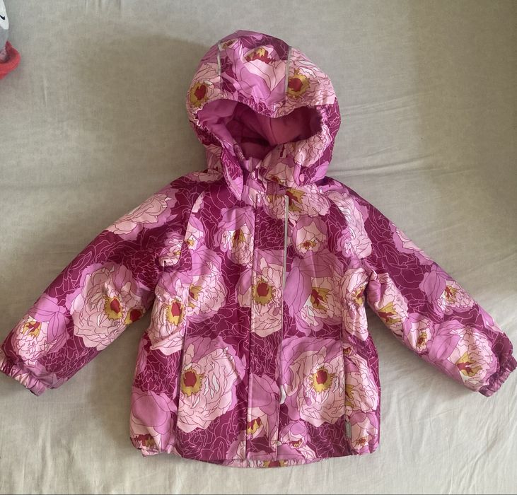 Продам детский комбинезон для девочки на зиму.