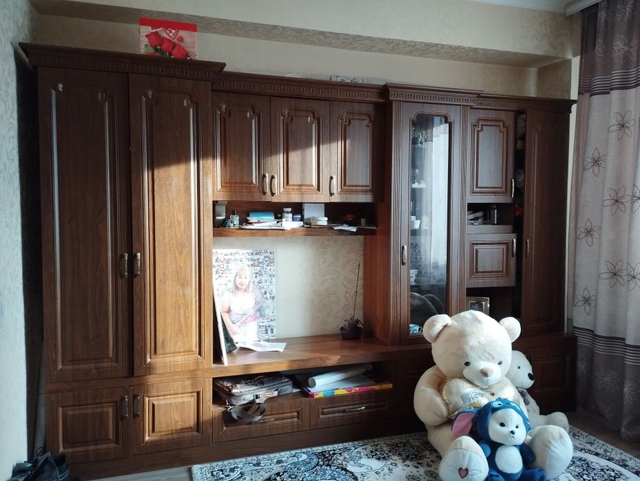 Стена сатылады. Бір стенаны толық алып тұр